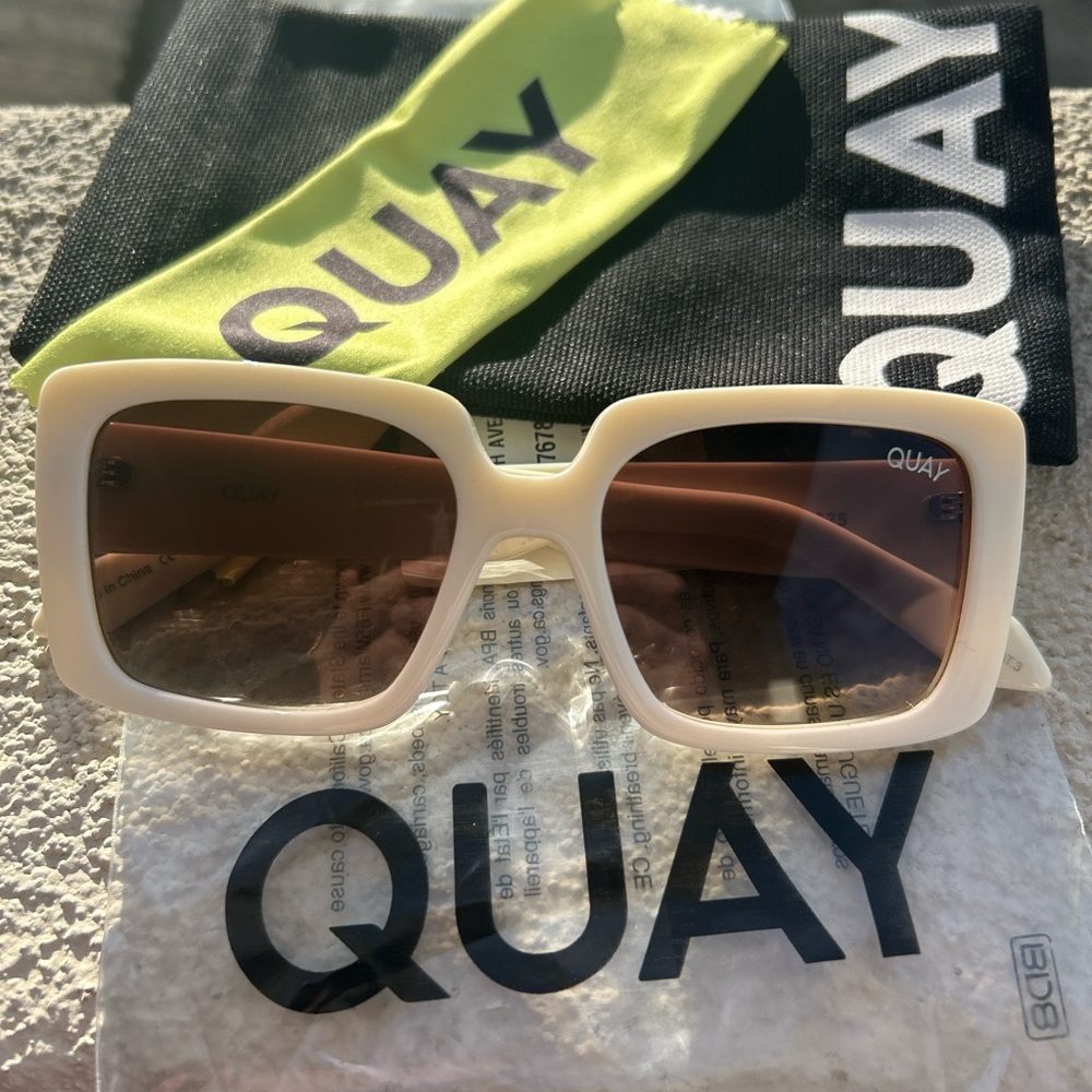 Quay like-new white frame brown smoke sunglasses